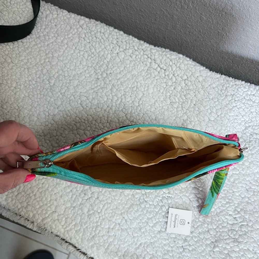 SALE‼️Design by Riah 💗Cosmetics or multi use bag NWT -detachable wristlet strap - Picture 4 of 5